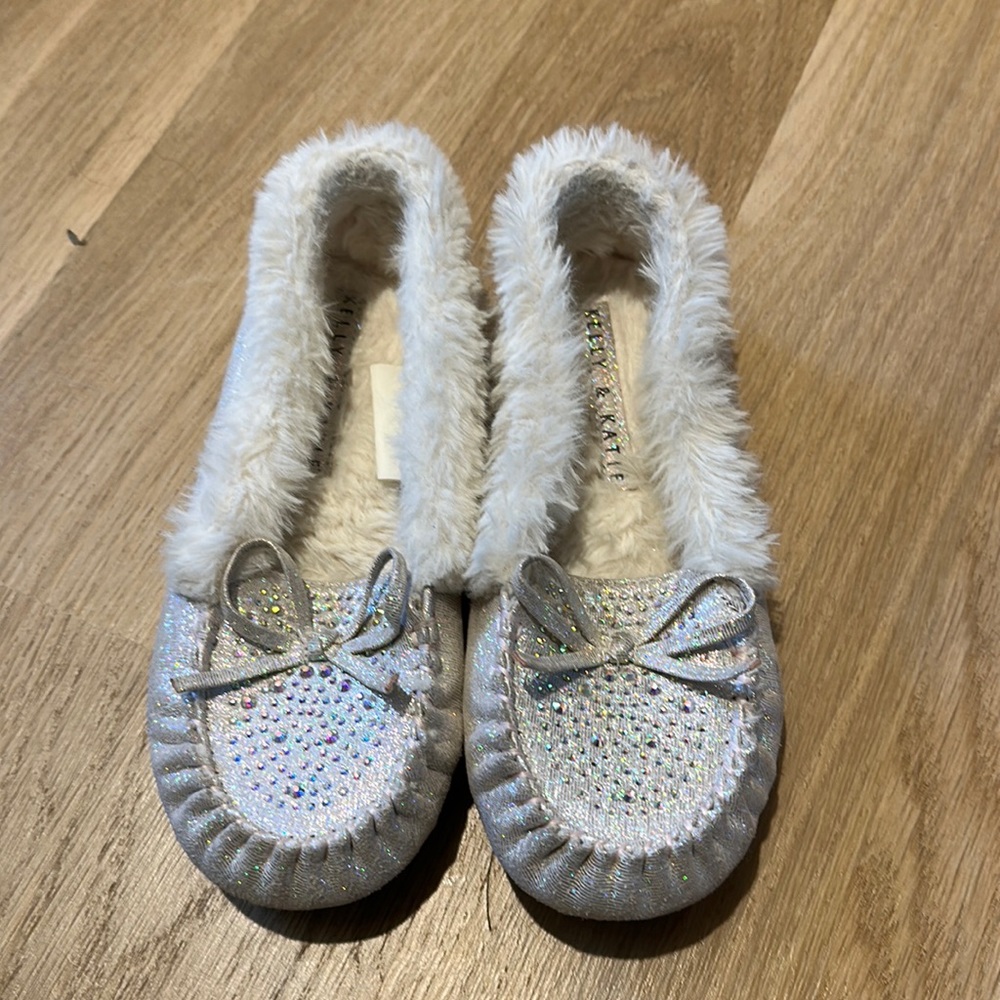 Kelly and Katie white rhinestone slippers girls size 2